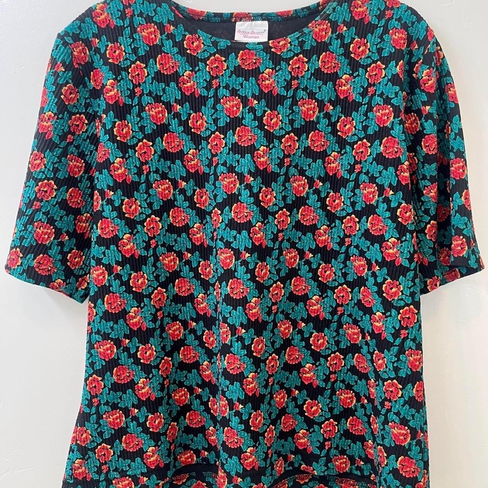 Bobbie Brooks Woman Floral Rose Plisse Pleated Top Black Red Teal Short Sleeve